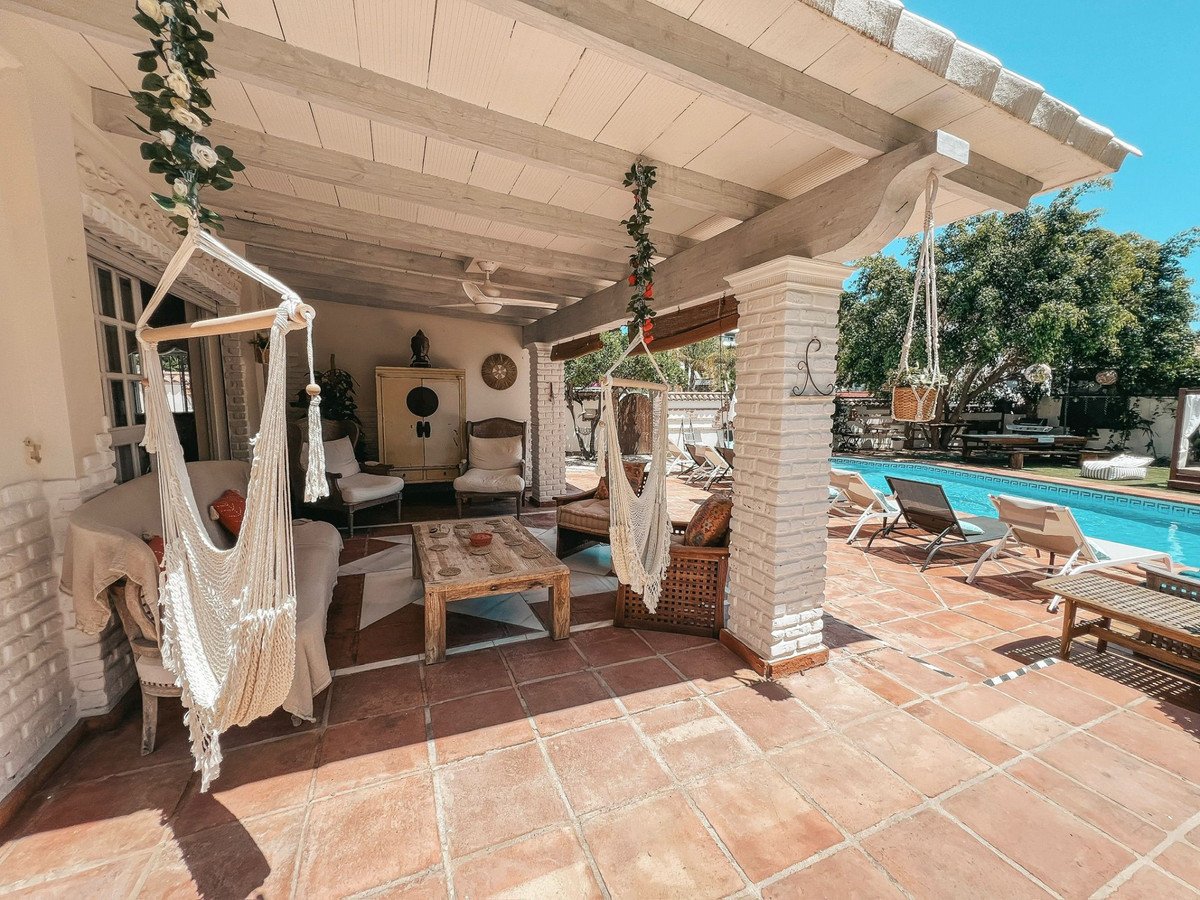5 Bed فيلا مستقلة in Nueva Andalucía في Nueva Andalucía, فيلا مستقلة
