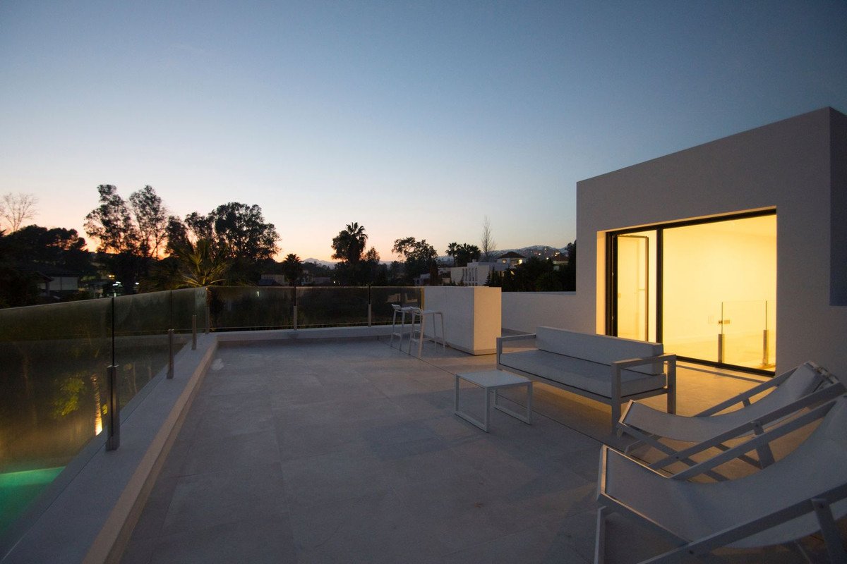 5 Bed Detached Villa in Nueva Andalucía