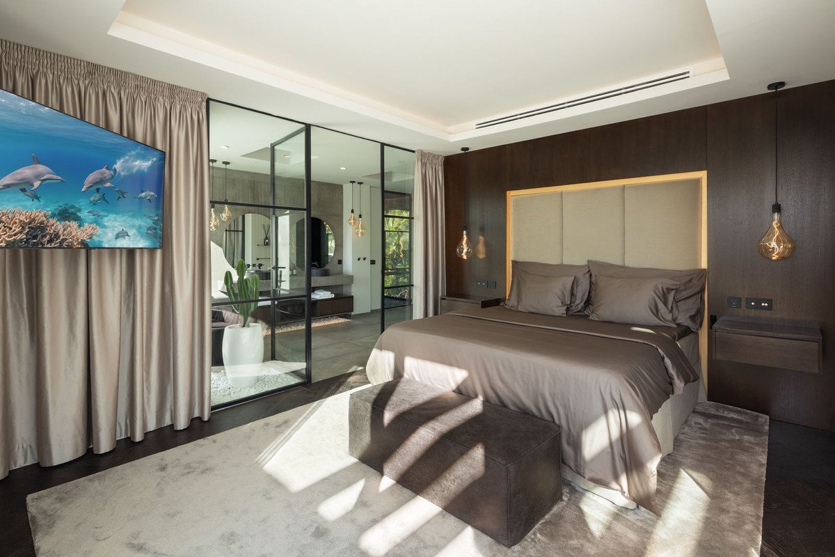 6 Bed فيلا مستقلة in Nueva Andalucía في Nueva Andalucía, فيلا منفصلة