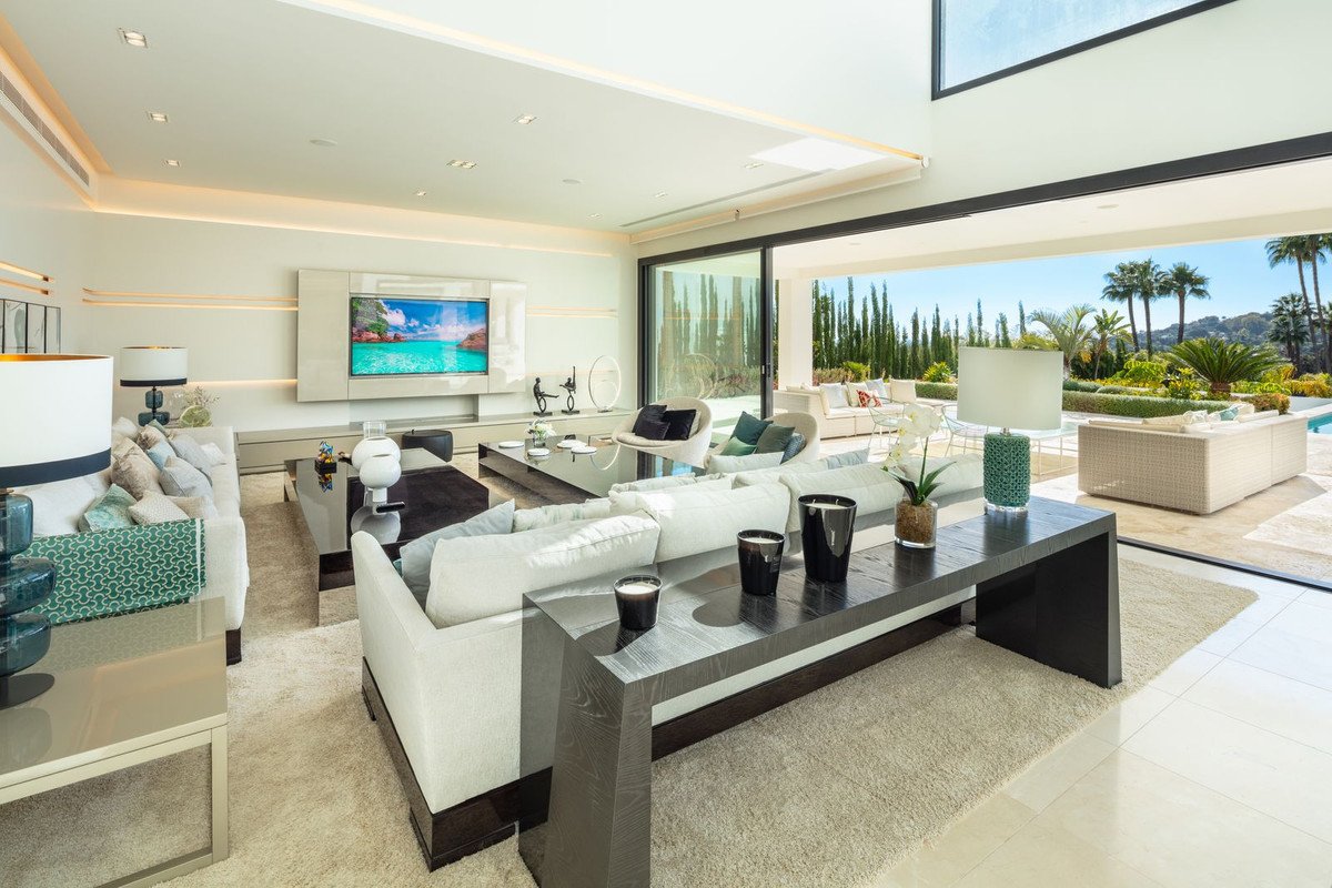 6 Bed Fritliggende villa in Nueva Andalucía