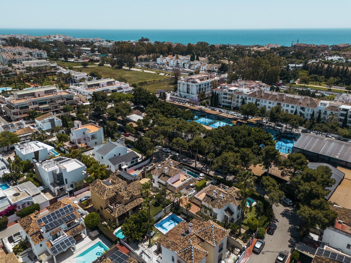 6 Bed Detached Villa in Puerto Banús in Puerto Banús, Detached Villa