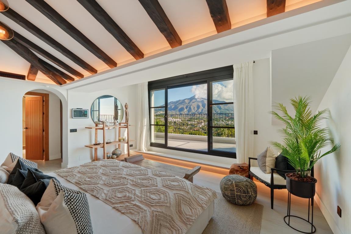 6 Bed فيلا مستقلة in Nueva Andalucía في Nueva Andalucía — فيلا منفصلة