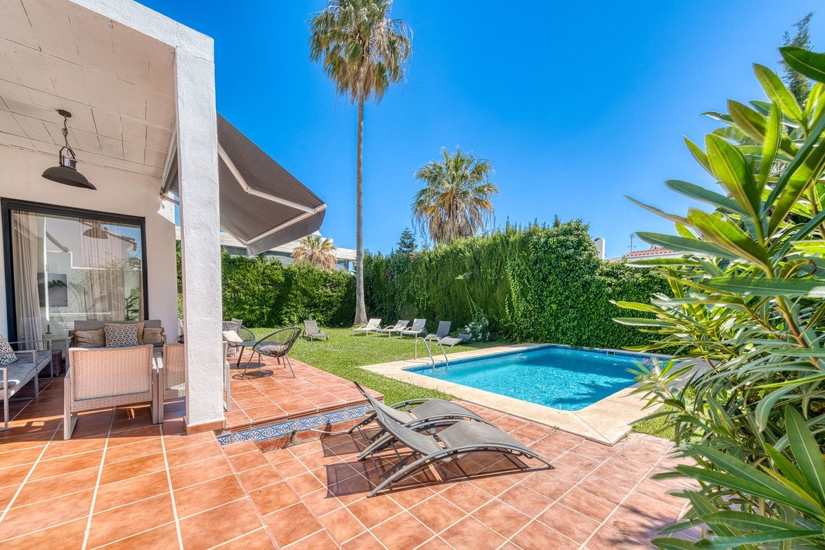 6 Bed Detached Villa in Nueva Andalucía in Nueva Andalucía, Detached Villa