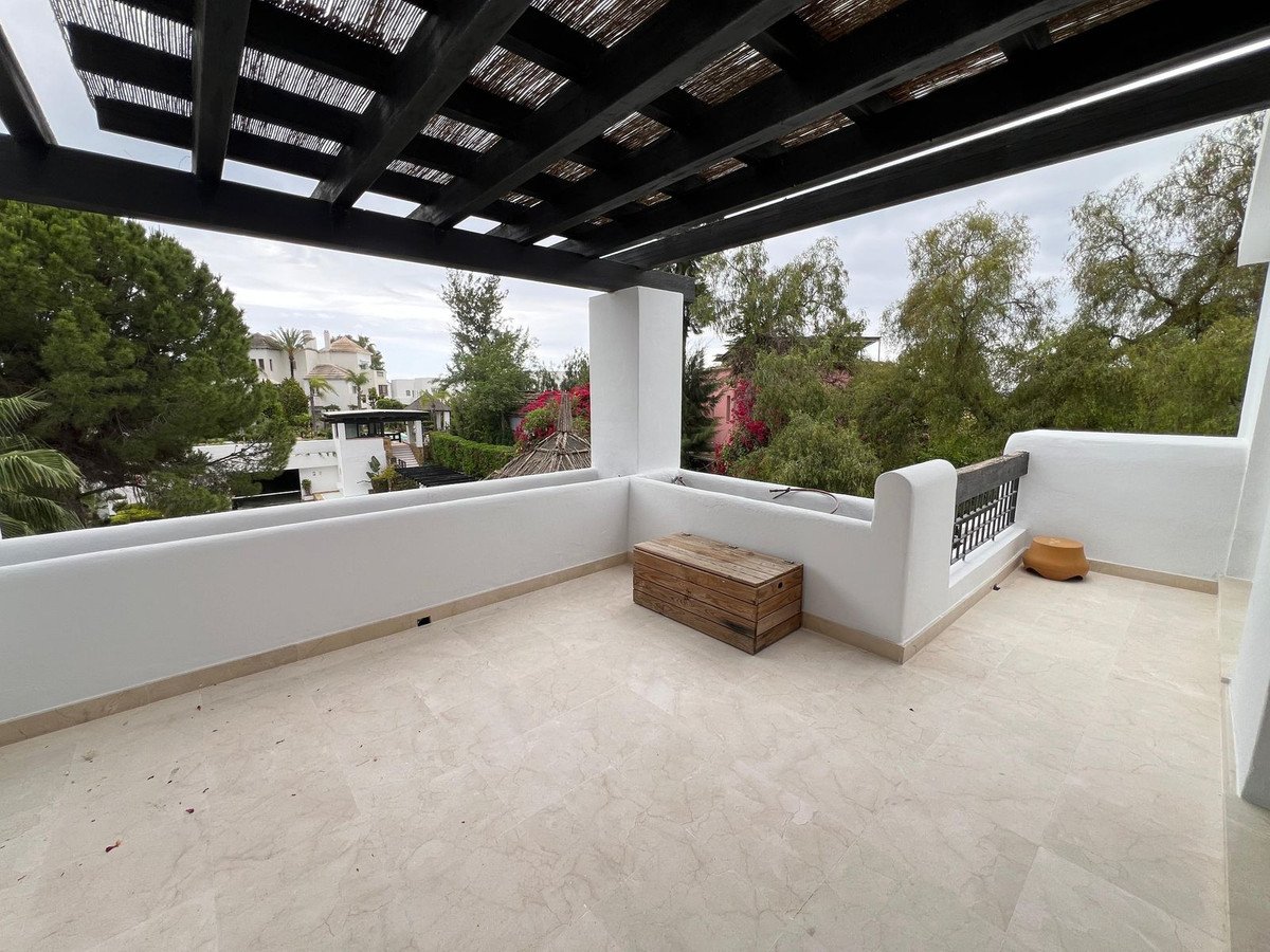2 Bed شقة في الطابق الأوسط in Río Real في Río Real, شقة