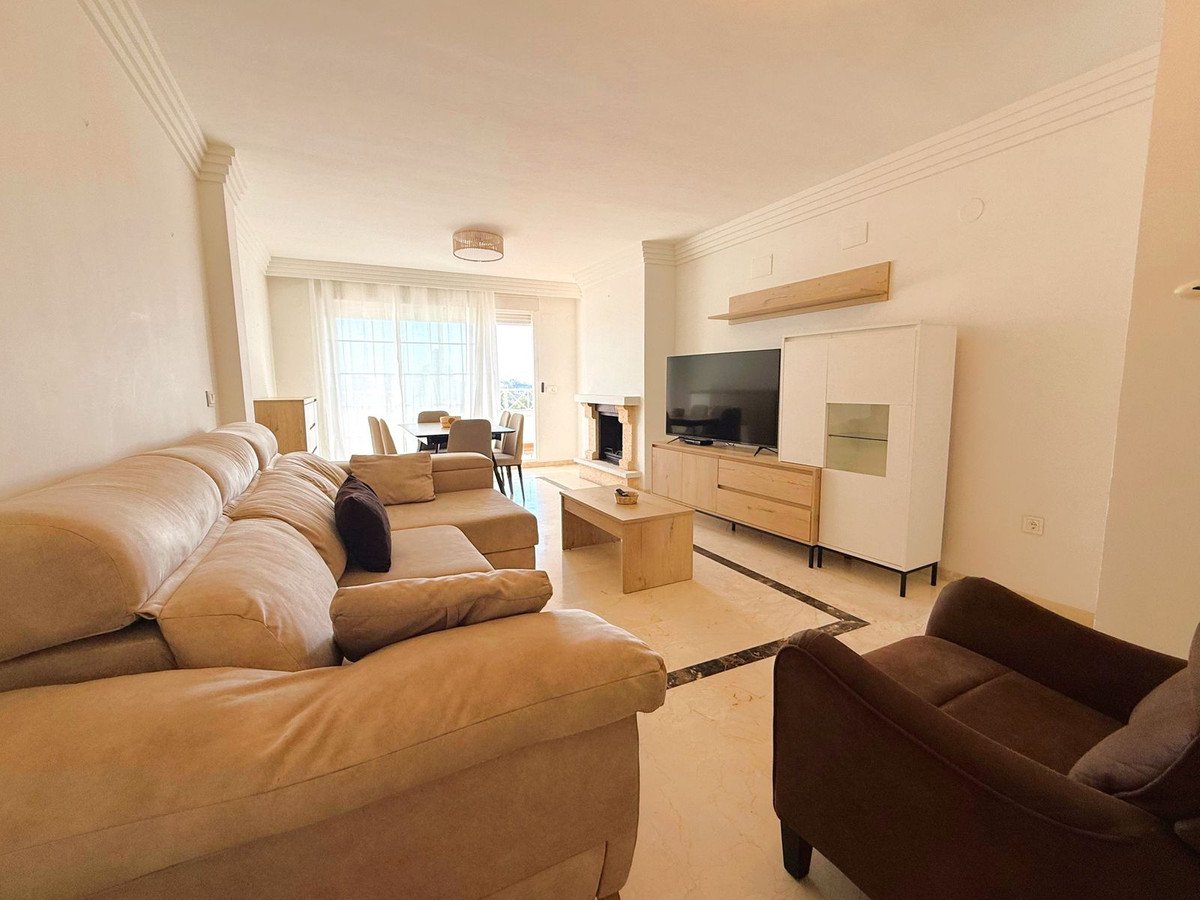 2 Bed شقة في الطابق الأوسط in Río Real في Río Real, شقة