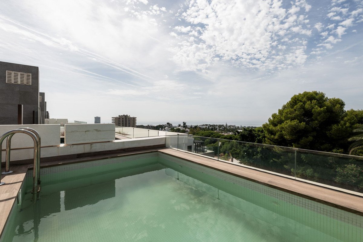 6 Bed Semi-Detached House in Río Real