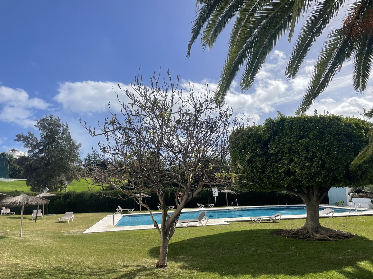 2 Bed شقة في الطابق الأوسط in San Pedro de Alcántara في San Pedro de Alcántara, شقة