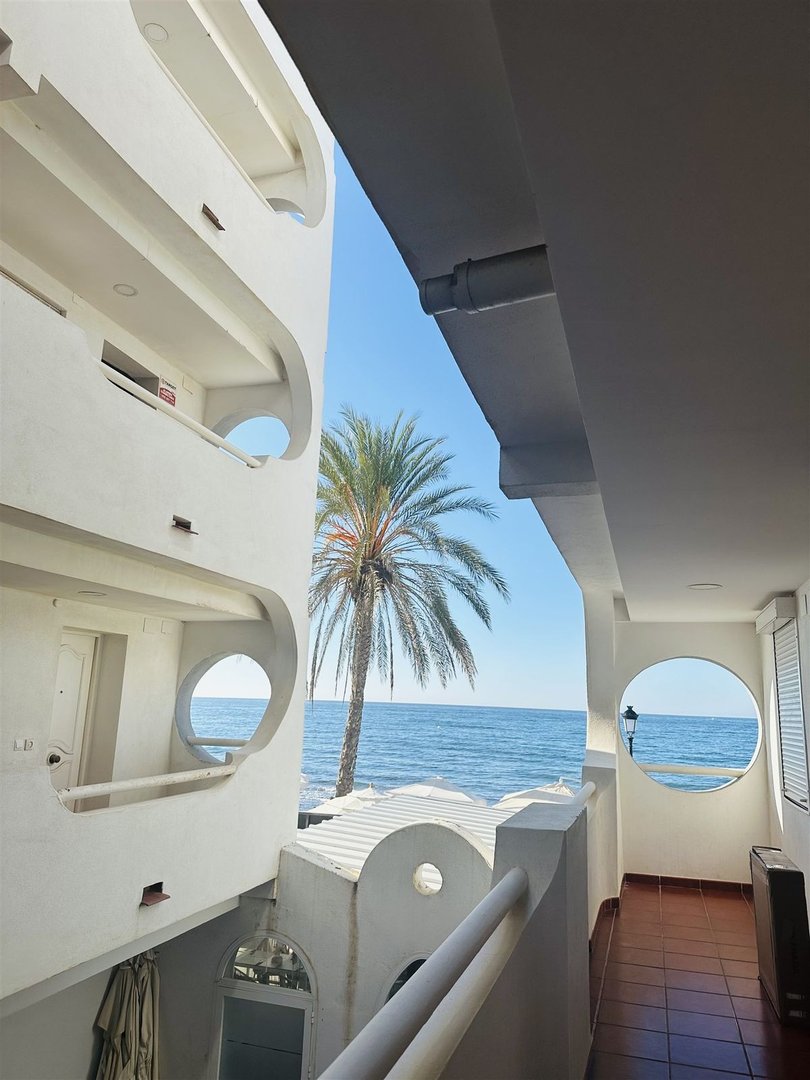 2 Bed شقة في الطابق الأوسط in San Pedro de Alcántara في San Pedro de Alcántara, شقة