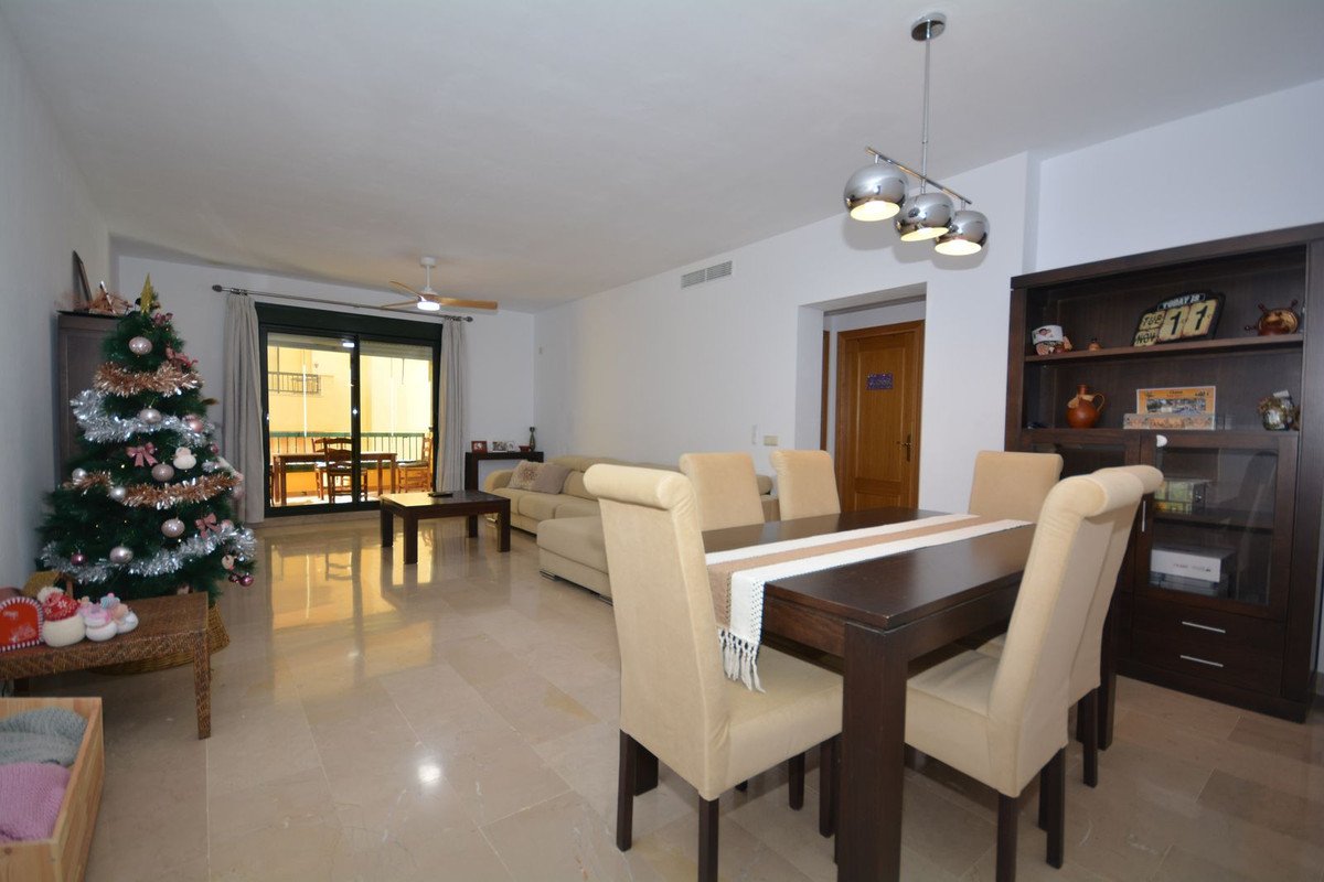 3 Bed Middle Floor Apartment in San Pedro de Alcántara in San Pedro de Alcántara, 