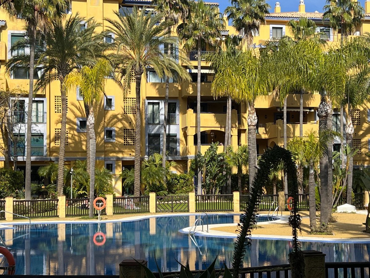 3 Bed Middle Floor Apartment in San Pedro de Alcántara