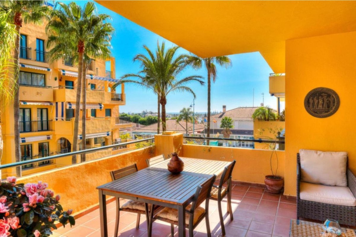 3 Bed Middle Floor Apartment in San Pedro de Alcántara in San Pedro de Alcántara, Apartment
