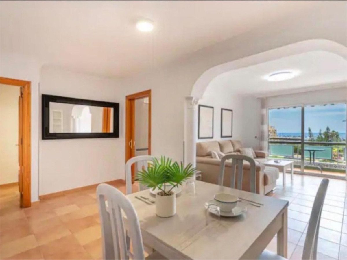 3 Bed شقة في الطابق الأوسط in San Pedro de Alcántara في San Pedro de Alcántara, شقة
