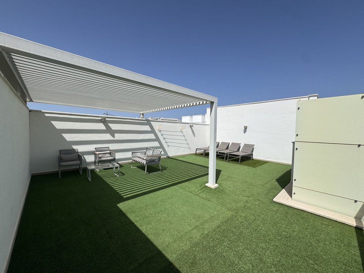 3 Bed شقة في الطابق العلوي in San Pedro de Alcántara في San Pedro de Alcántara, شقة سكنية
