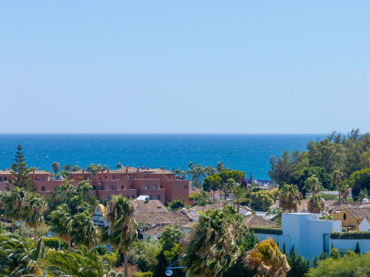 3 Bed Middle Floor Apartment in San Pedro de Alcántara in San Pedro de Alcántara, Apartment