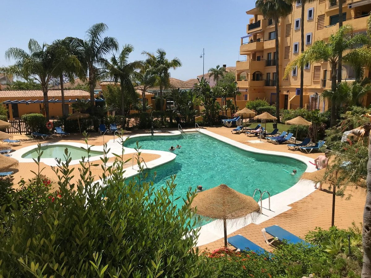4 Bed Middle Floor Apartment in San Pedro de Alcántara in San Pedro de Alcántara, Apartment