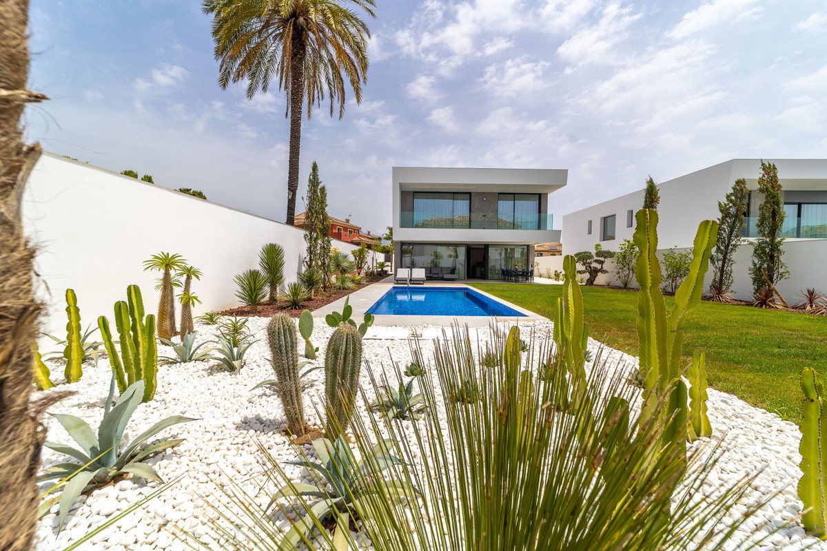 4 Bed New Development in San Pedro de Alcántara في San Pedro de Alcántara, 