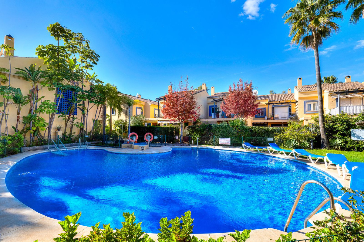 3 Bed بيت مدينة in San Pedro de Alcántara في San Pedro de Alcántara, تاون هاوس