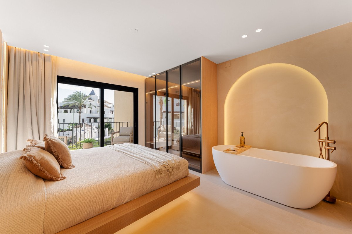 4 Bed بيت مدينة in Puerto Banús في San Pedro de Alcántara, تاون هاوس