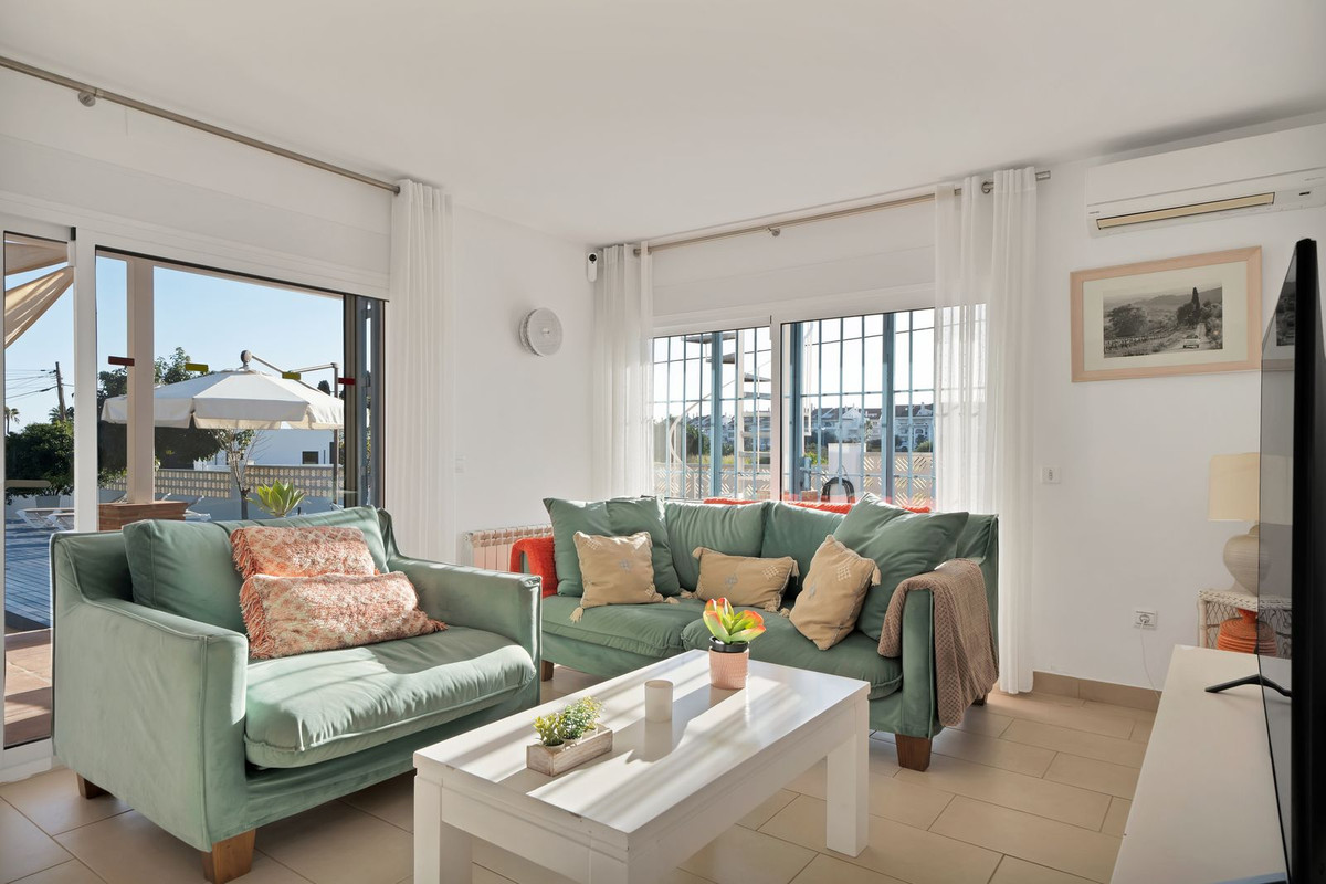 4 Bed فيلا مستقلة in San Pedro de Alcántara في San Pedro de Alcántara, فيلا منفصلة
