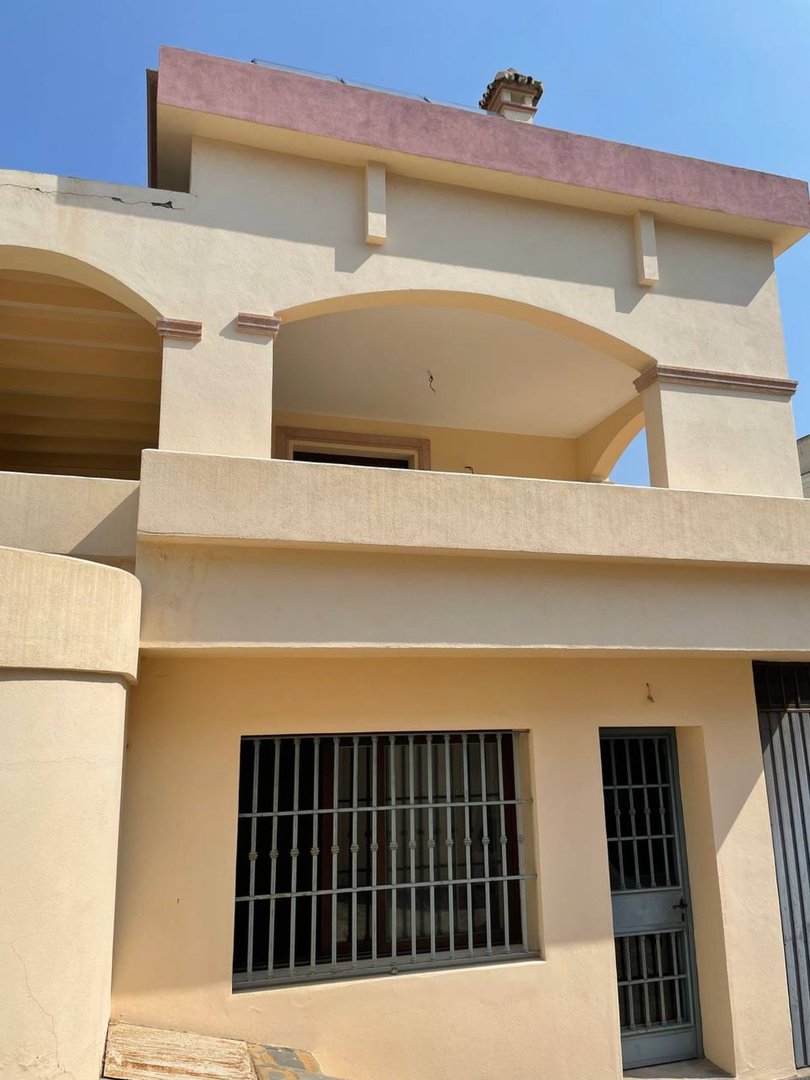 4 Bed فيلا مستقلة in San Pedro de Alcántara في San Pedro de Alcántara, فيلا منفصلة