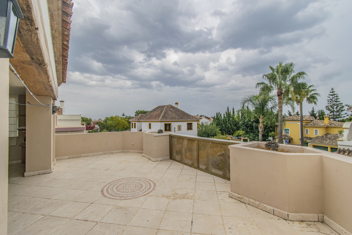 4 Bed فيلا مستقلة in San Pedro de Alcántara في San Pedro de Alcántara, فيلا مستقلة