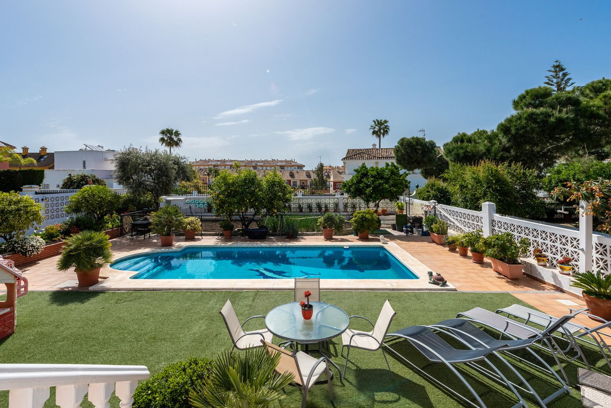 6 Bed فيلا مستقلة in San Pedro de Alcántara في San Pedro de Alcántara, فيلا منفصلة