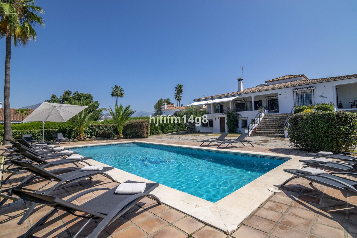 7 Bed فيلا مستقلة in San Pedro de Alcántara في San Pedro de Alcántara, فيلا منفصلة