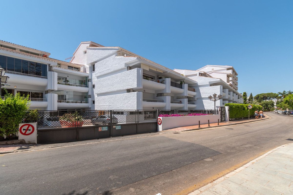 1 Bed Middle Floor Apartment in The Golden Mile in The Golden Mile, Apartment