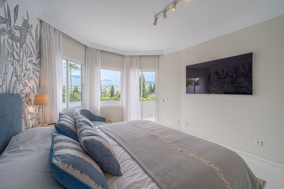 2 Bed Appartement étage intermédiaire in The Golden Mile
