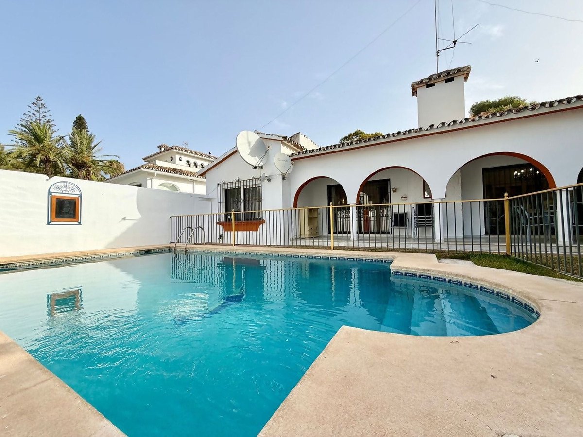 4 Bed فيلا مستقلة in Las Brisas في Las Brisas, 