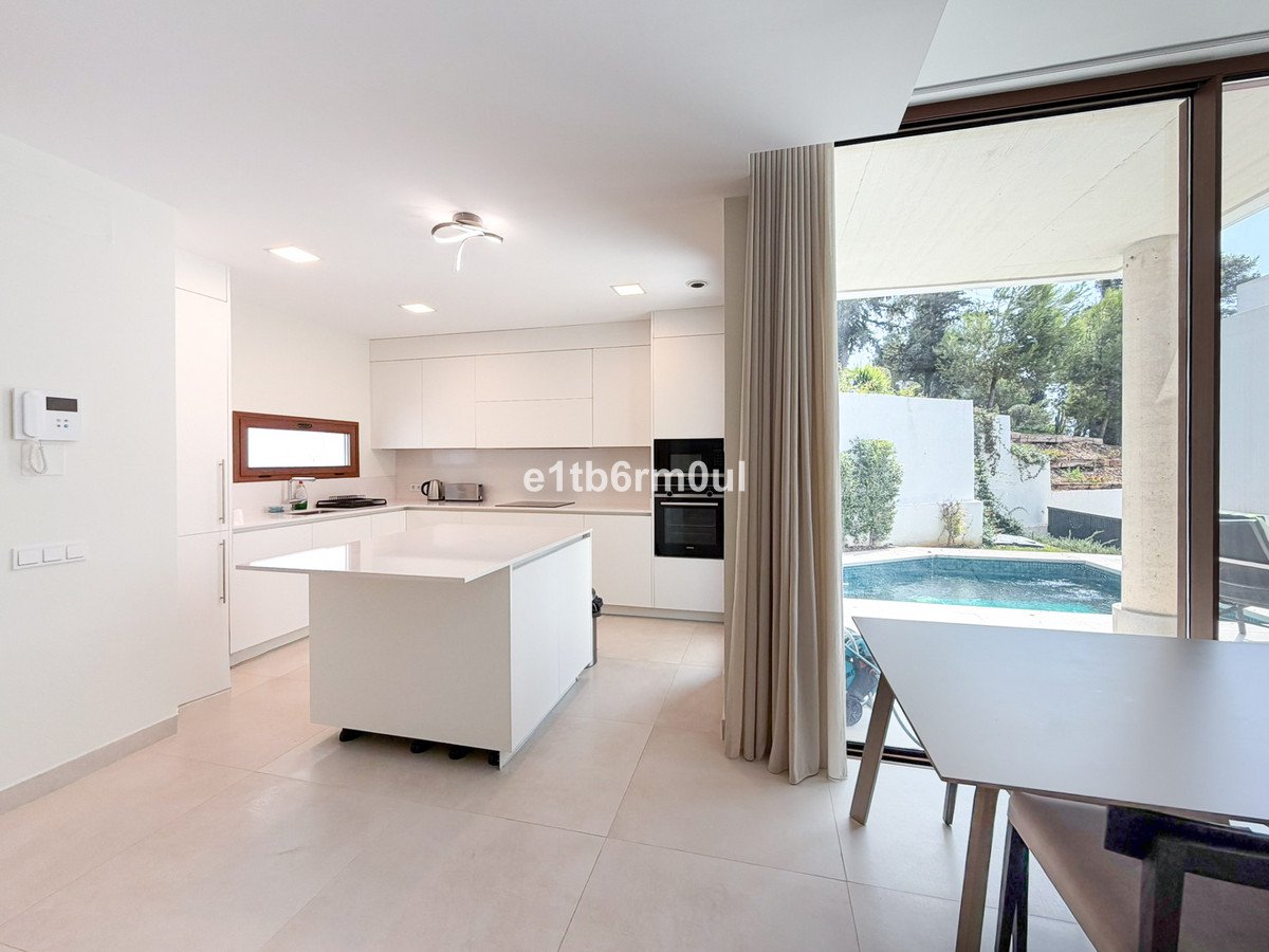 4 Bed Halfvrijstaand Huis in The Golden Mile in The Golden Mile, 