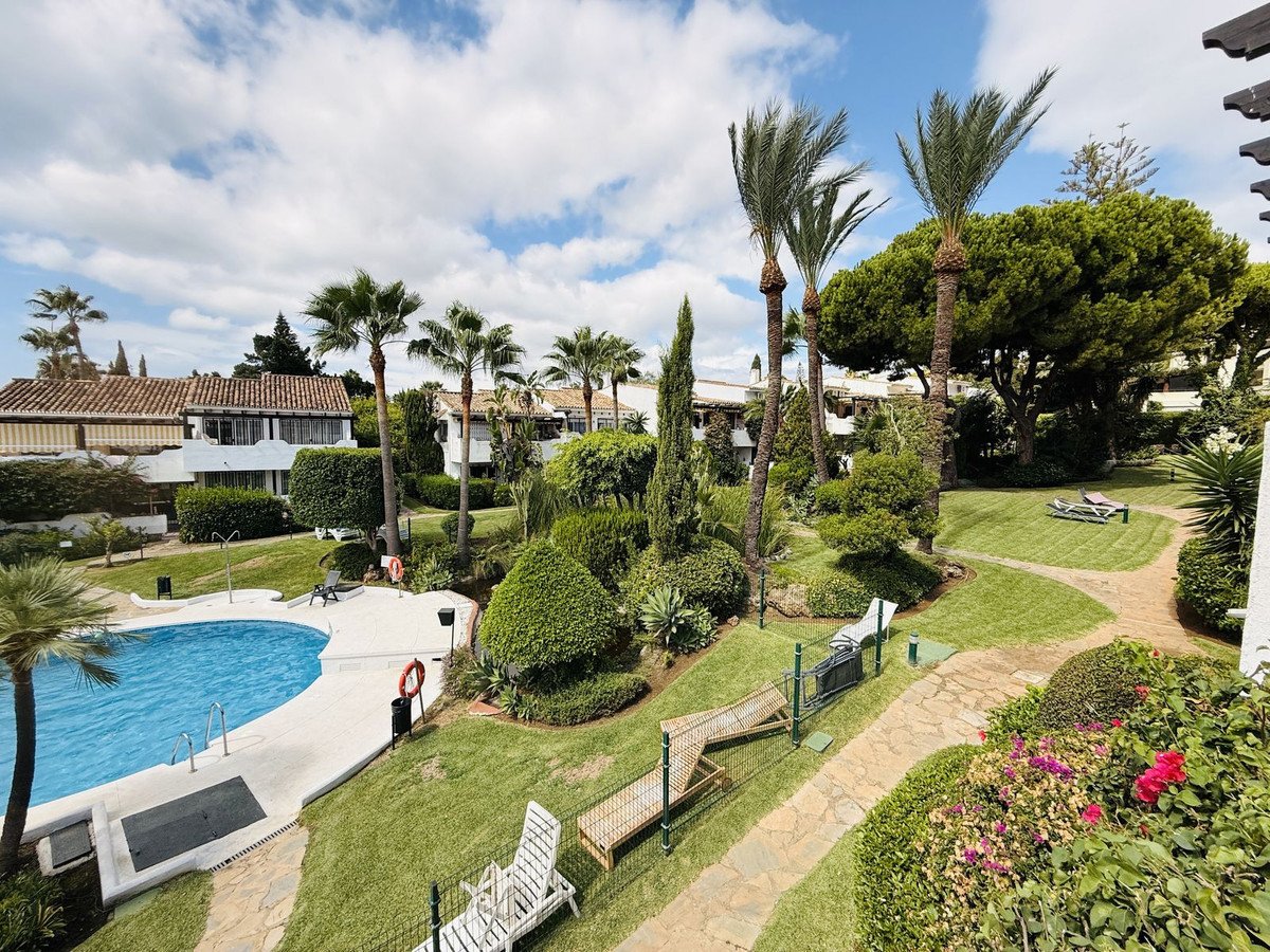 2 Bed Top Floor Apartment in Sierra Blanca in Sierra Blanca, Apartment