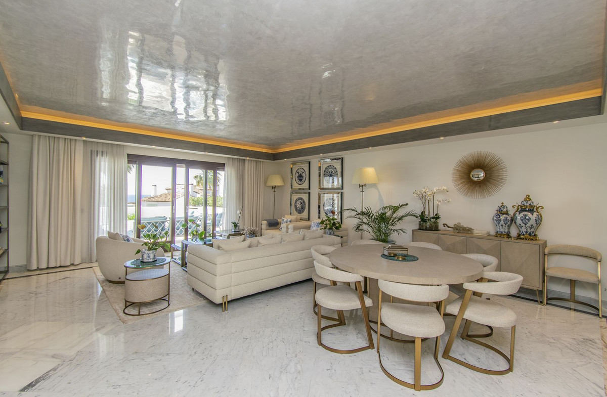 4 Bed شقة في الطابق الأوسط in Sierra Blanca في Sierra Blanca, شقة