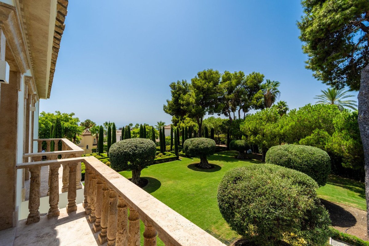 10 Bed Detached Villa in Sierra Blanca in Sierra Blanca, Detached Villa