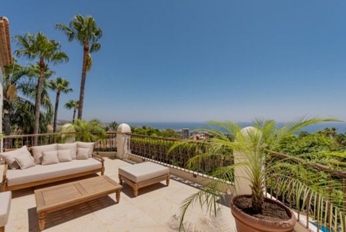 6 Bed Detached Villa in Sierra Blanca
