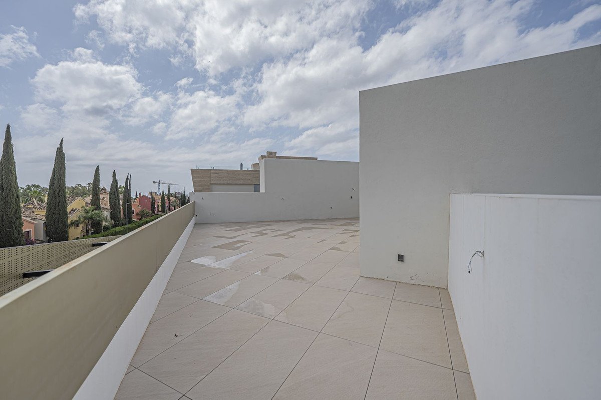1 Bed Ground Floor Apartment in The Golden Mile in The Golden Mile, 