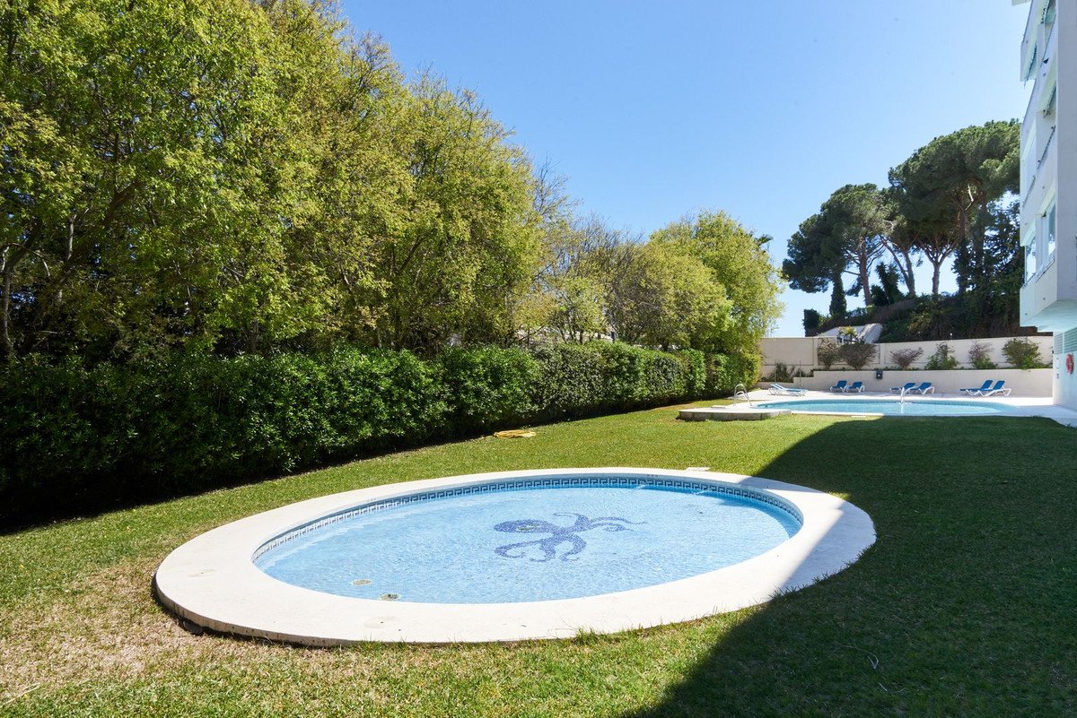 2 Bed Tussenverdieping Appartement in Nueva Andalucía in Nueva Andalucía, 