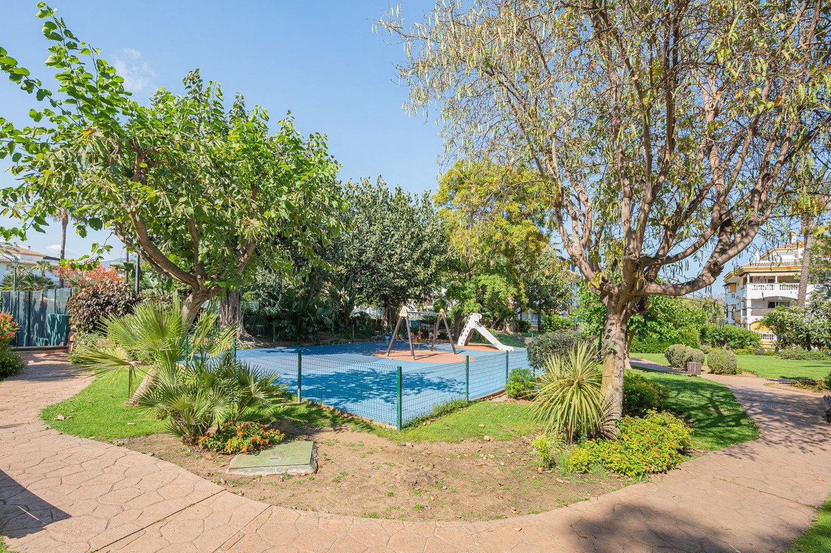 3 Bed Tussenverdieping Appartement in Nueva Andalucía in Nueva Andalucía, 