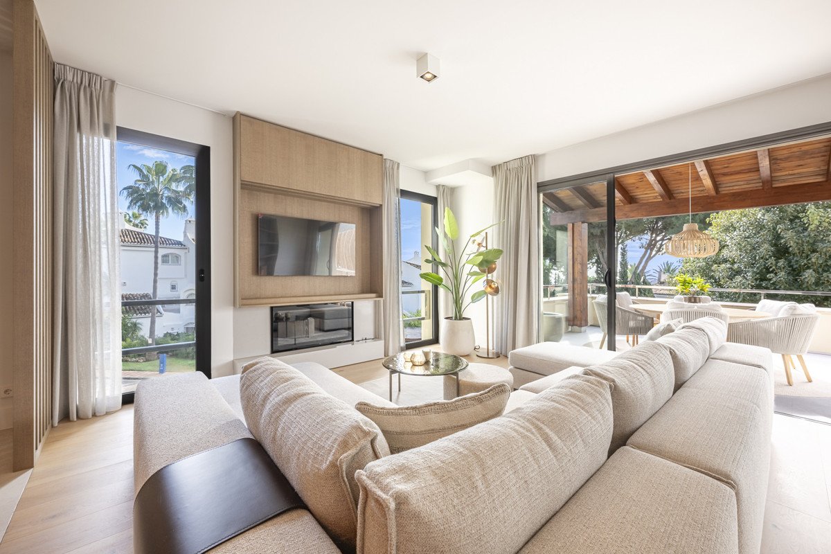 3 Bed Middle Floor Apartment in The Golden Mile in The Golden Mile, Apartment