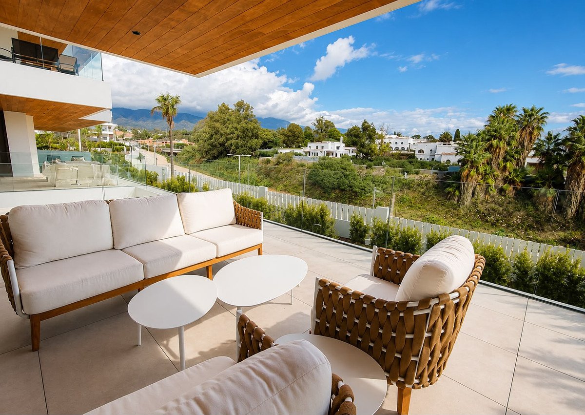 3 Bed Middle Floor Apartment in The Golden Mile in The Golden Mile, Apartment