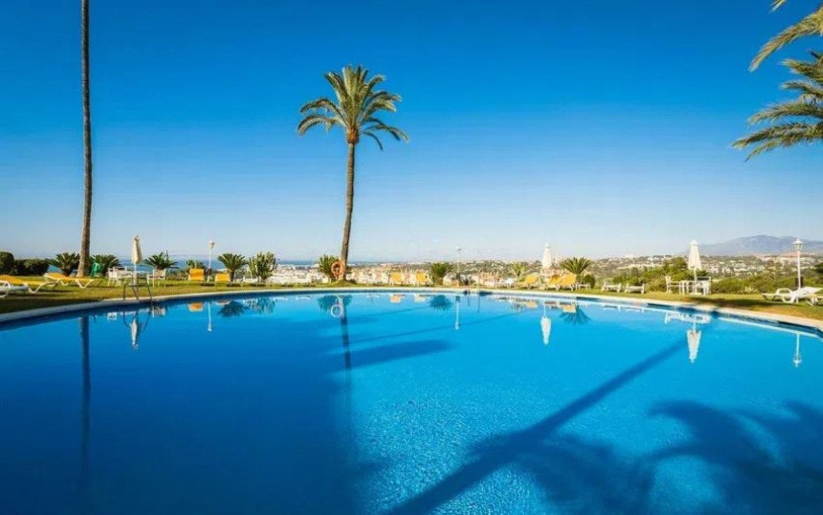3 Bed Middle Floor Apartment in The Golden Mile in The Golden Mile, Apartment