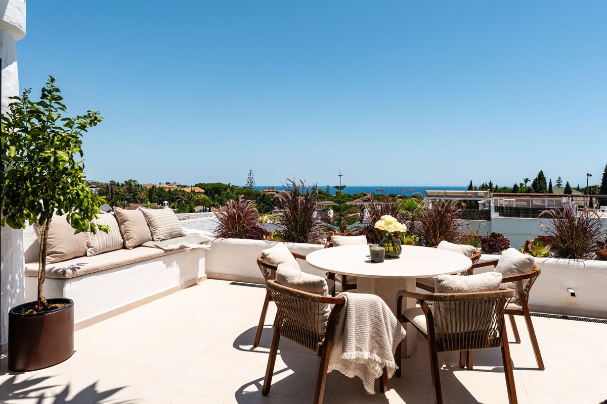 3 Bed Middle Floor Apartment in The Golden Mile in The Golden Mile, Apartment