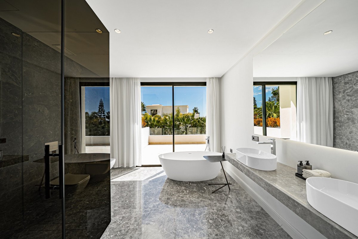 6 Bed New Development in The Golden Mile in The Golden Mile, 