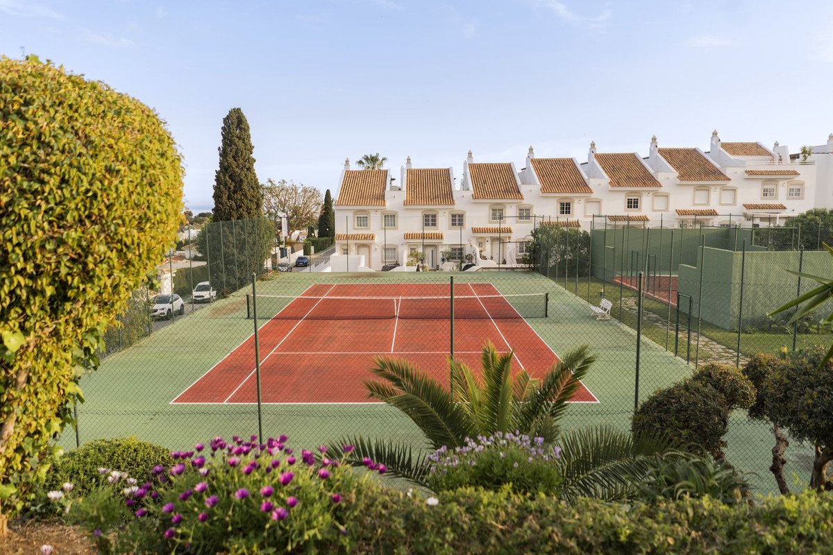 3 Bed بيت مدينة in Nueva Andalucía في Nueva Andalucía, 