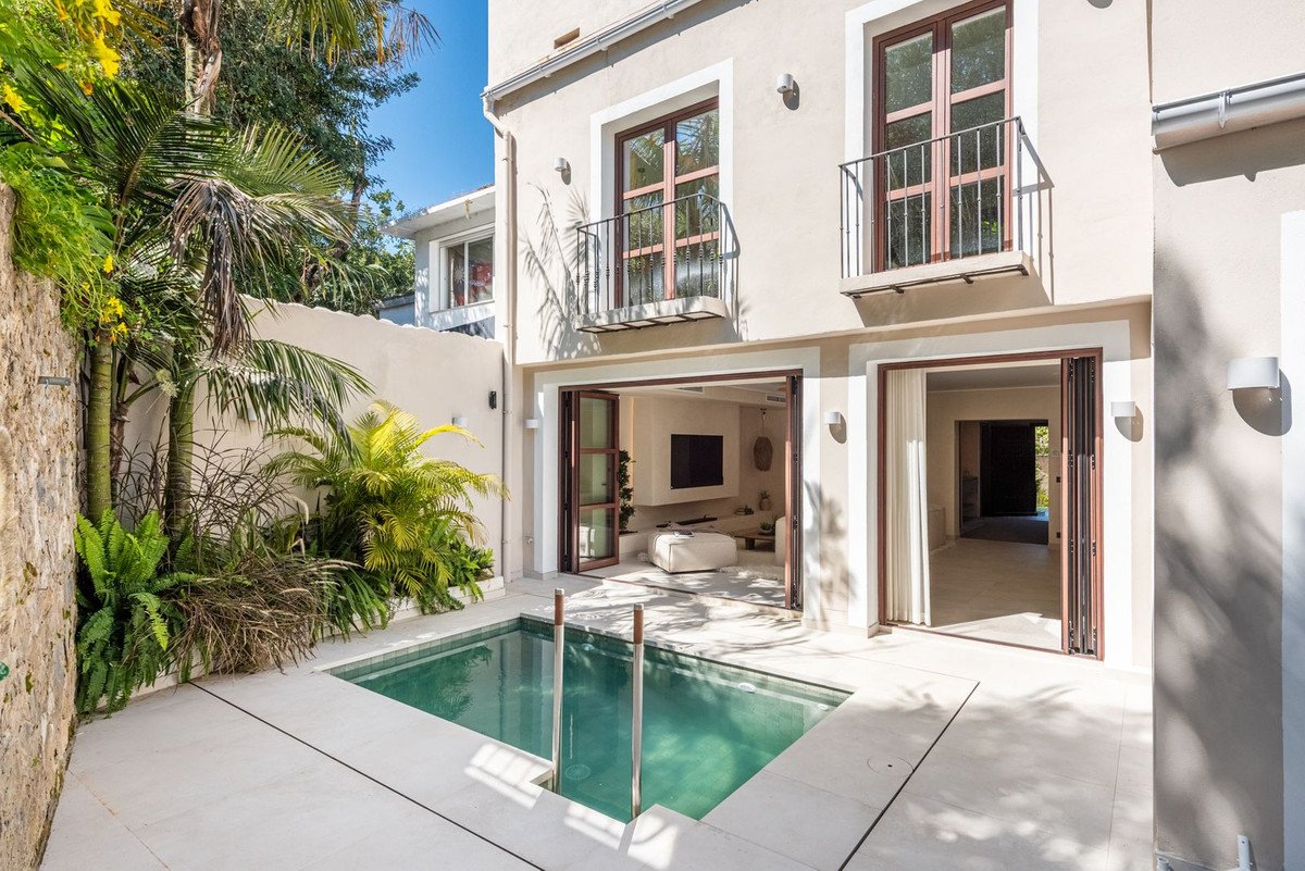4 Bed بيت مدينة in The Golden Mile في The Golden Mile, تاون هاوس