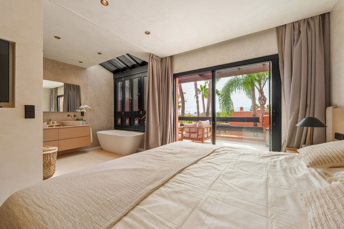 4 Bed بيت مدينة in The Golden Mile في The Golden Mile, تاون هاوس