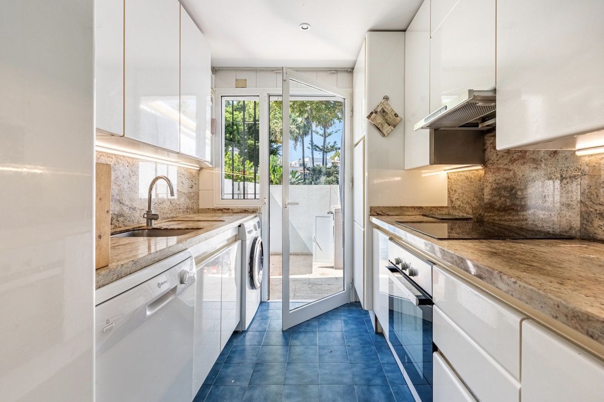 5 Bed بيت مدينة in The Golden Mile في The Golden Mile, 