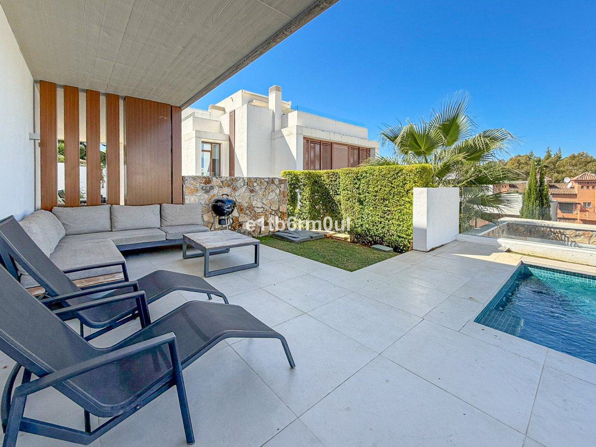 4 Bed Sublokuotas namas in The Golden Mile