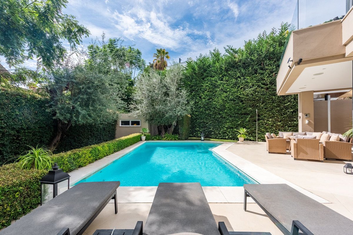 5 Bed Freistehende Villa in The Golden Mile