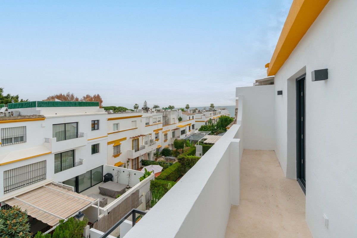 5 Bed Semi-Detached House in The Golden Mile in The Golden Mile, 